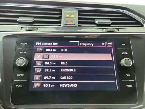 Used 2023 Volkswagen Tiguan SE R-Line image 49