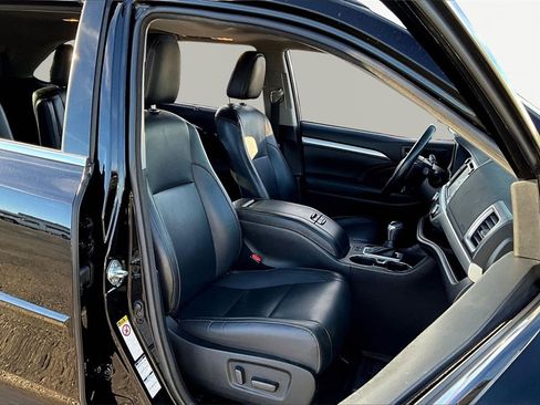 Used 2018 Toyota Highlander XLE image 7