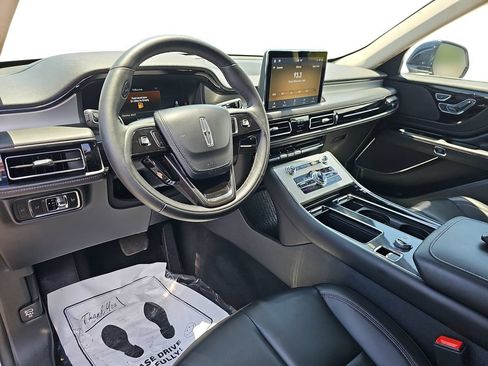 Used 2023 Lincoln Aviator AWD w/ Premium Package image 16
