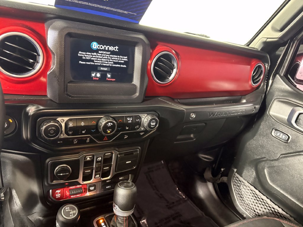 Used 2020 Jeep Wrangler Unlimited Rubicon w/ Cold Weather Group AWD/4WD image 15