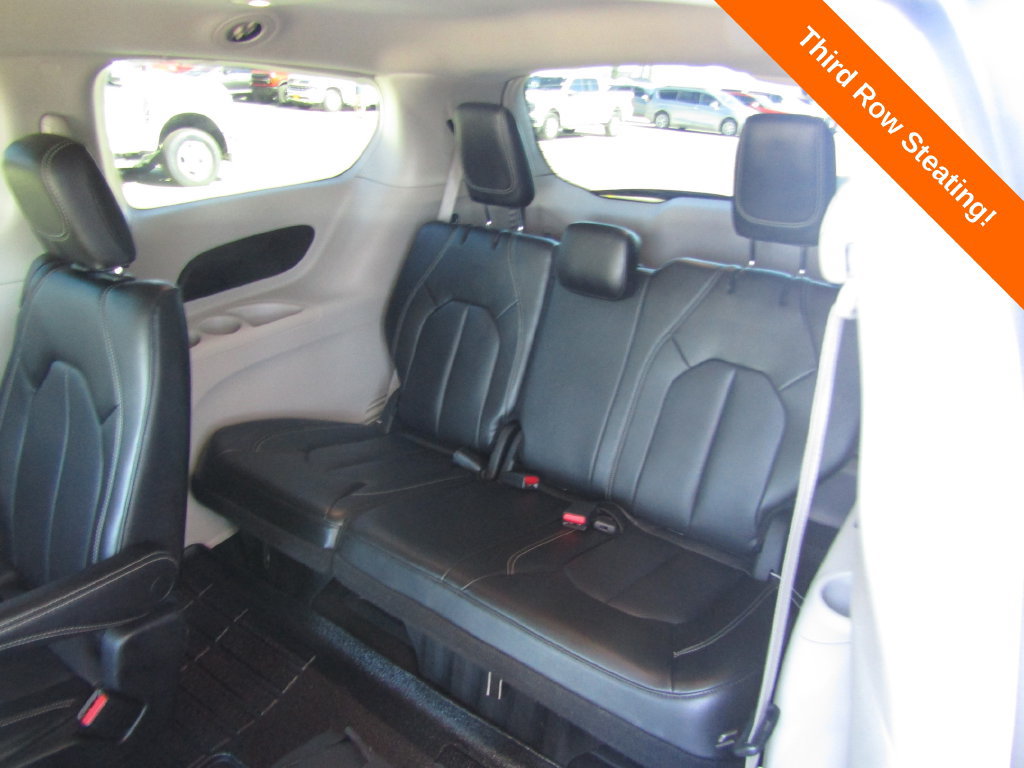 Used 2023 Chrysler Pacifica Touring-L FWD image 18