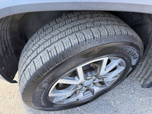 Used 2020 GMC Acadia SLE FWD image 22