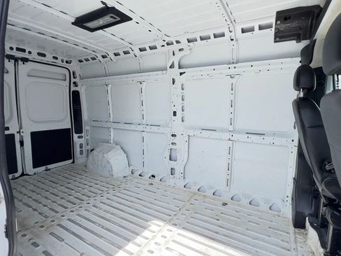Used 2025 RAM ProMaster 2500 w/ Convenience Group FWD image 16