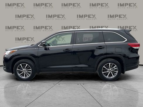 Used 2019 Toyota Highlander XLE image 2