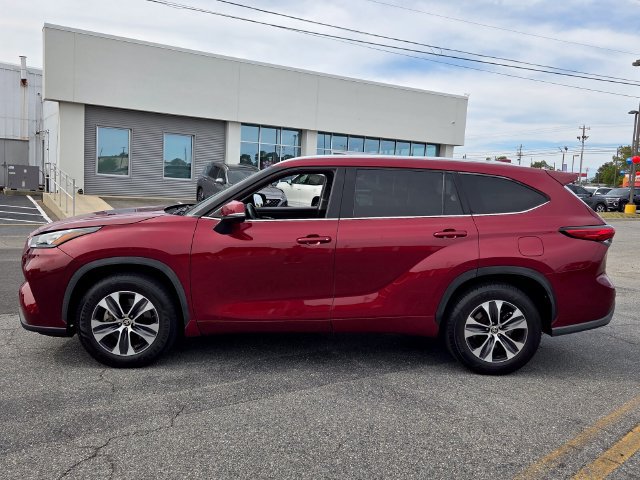 Used 2020 Toyota Highlander XLE FWD image 4