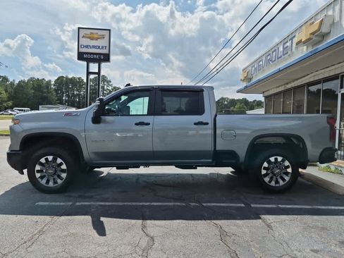 Used 2025 Chevrolet Silverado 2500 Custom AWD/4WD image 4