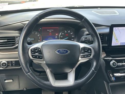 Certified 2023 Ford Explorer Limited w/ Equipment Group 301A image 8