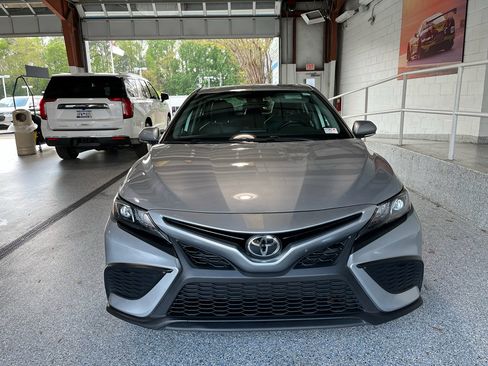 Used 2023 Toyota Camry SE image 2
