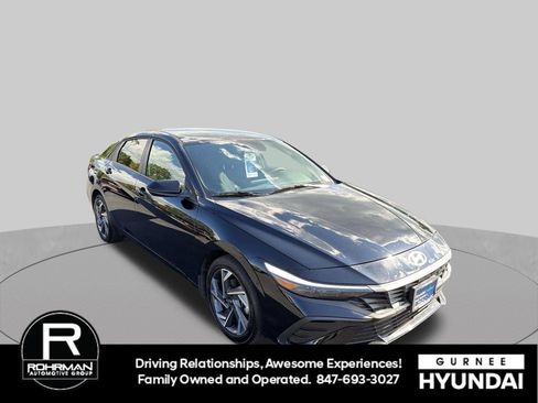 Used 2025 Hyundai Elantra Sport FWD image 2