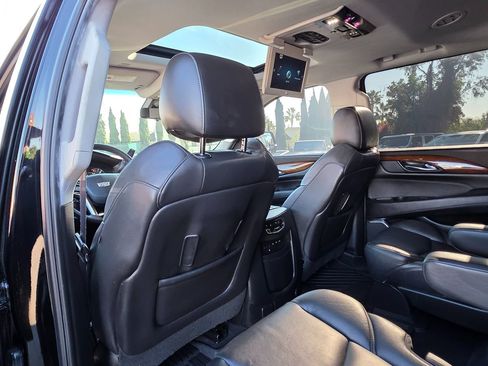 Used 2017 Cadillac Escalade Luxury image 22