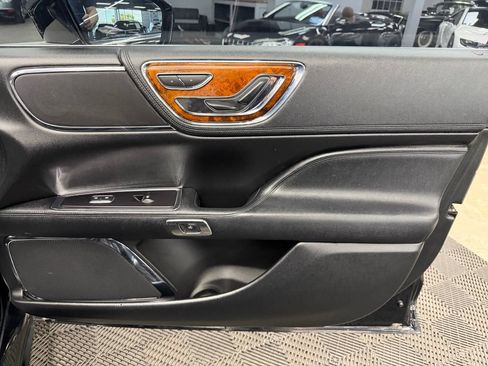 Used 2017 Lincoln Continental Select AWD/4WD image 53