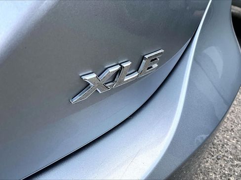 Certified 2018 Toyota Camry XLE FWD image 10