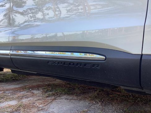 Used 2020 Ford Explorer XLT w/ Equipment Group 202A image 12