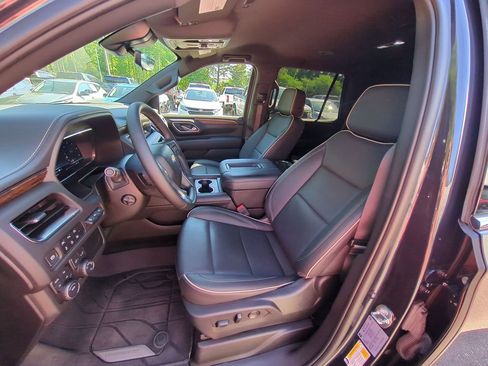 Used 2024 Chevrolet Tahoe Premier AWD/4WD image 16