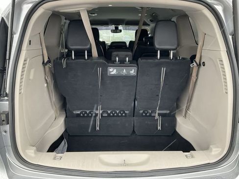 Used 2018 Chrysler Pacifica Touring-L image 30