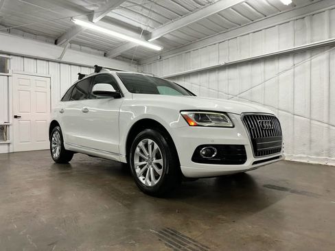 Used 2016 Audi Q5 2.0T Premium Plus w/ Technology Package AWD/4WD image 2