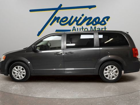 Used 2018 Dodge Grand Caravan SE w/ UConnect Hands-Free Group FWD image 11