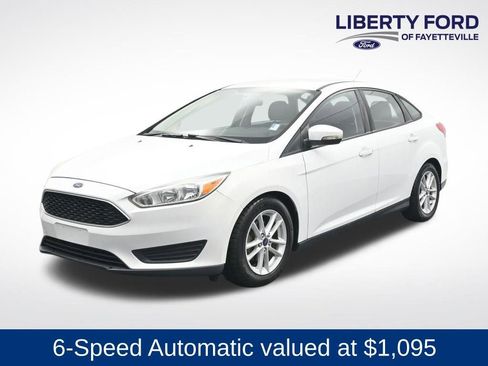 Used 2016 Ford Focus SE image 1