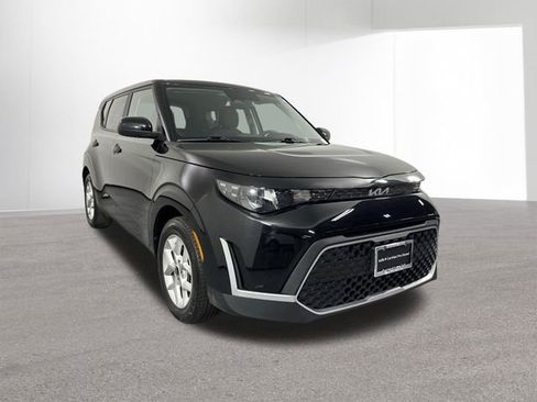 Certified 2023 Kia Soul S FWD image 3