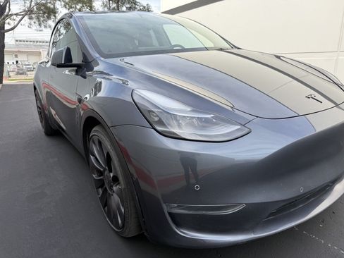Used 2022 Tesla Model Y Performance AWD/4WD image 7