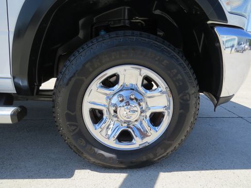 Used 2018 RAM 2500 Tradesman w/ Chrome Appearance Group AWD/4WD image 8