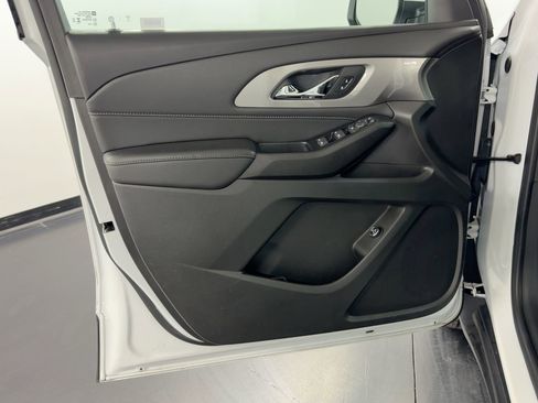 Used 2023 Chevrolet Traverse LT image 30