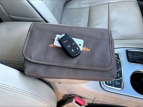 Used 2018 Jeep Grand Cherokee Overland image 10