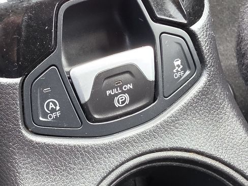 Used 2019 Jeep Compass Limited FWD image 32