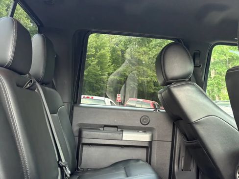 Used 2015 Ford F250 Lariat w/ Lariat Chrome Package AWD/4WD image 30