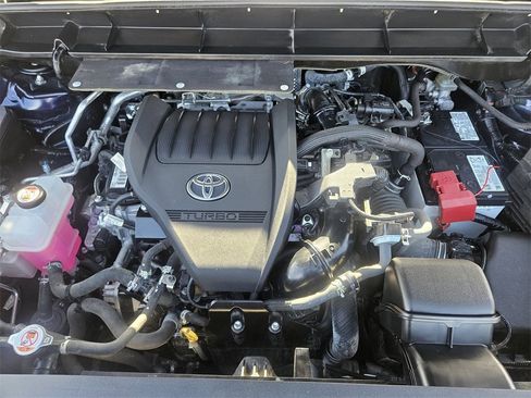 Used 2023 Toyota Highlander LE image 31