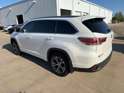 Used 2016 Toyota Highlander XLE AWD/4WD image 3