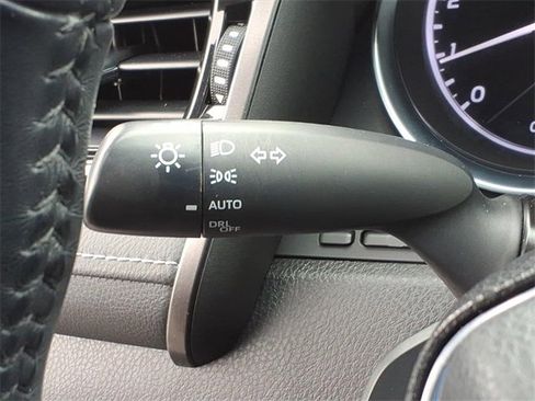 Used 2020 Toyota Camry SE image 12