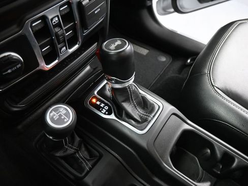 Used 2023 Jeep Wrangler Unlimited Sahara w/ Cold Weather Group image 16