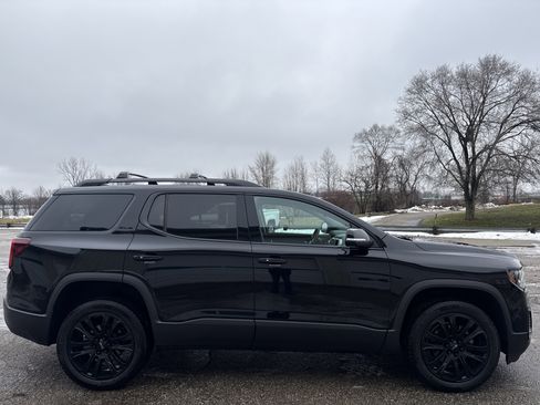 Used 2023 GMC Acadia SLE w/ Driver Convenience Package image 3