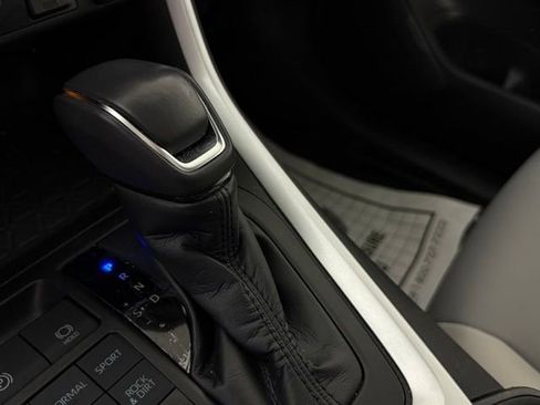 Used 2022 Toyota RAV4 XLE Premium image 21