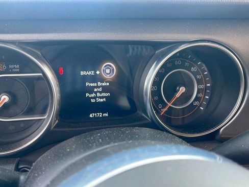 Used 2023 Jeep Wrangler Unlimited Rubicon w/ LED Lighting Group image 3