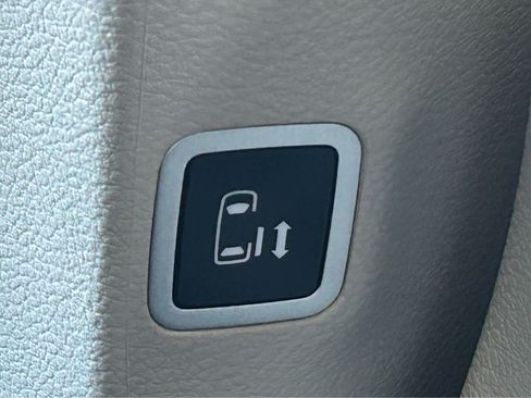 Used 2023 Chrysler Pacifica Touring-L FWD image 20