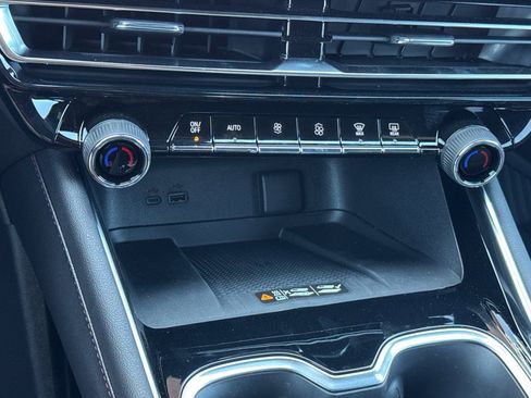 New 2026 Chevrolet Traverse RS w/ LPO, Floor Liner Package FWD image 26