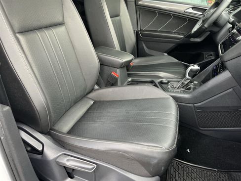Used 2022 Volkswagen Tiguan SE R-Line image 17