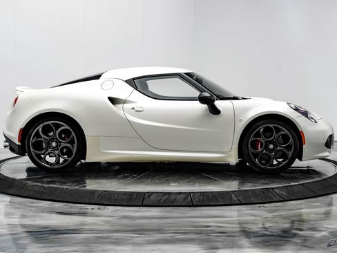 Used 2015 Alfa Romeo 4C Coupe w/ Leather Interior Group RWD image 19