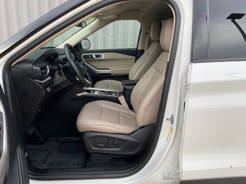 Used 2023 Ford Explorer XLT w/ Equipment Group 202A image 8