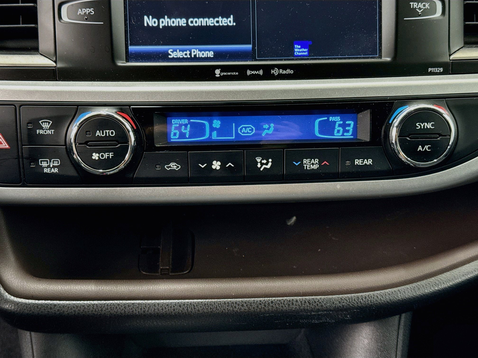 Used 2018 Toyota Highlander Plus FWD image 22