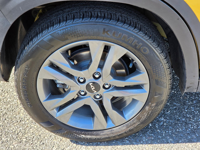 Used 2023 Kia Seltos S w/ Navigation Package AWD/4WD image 13
