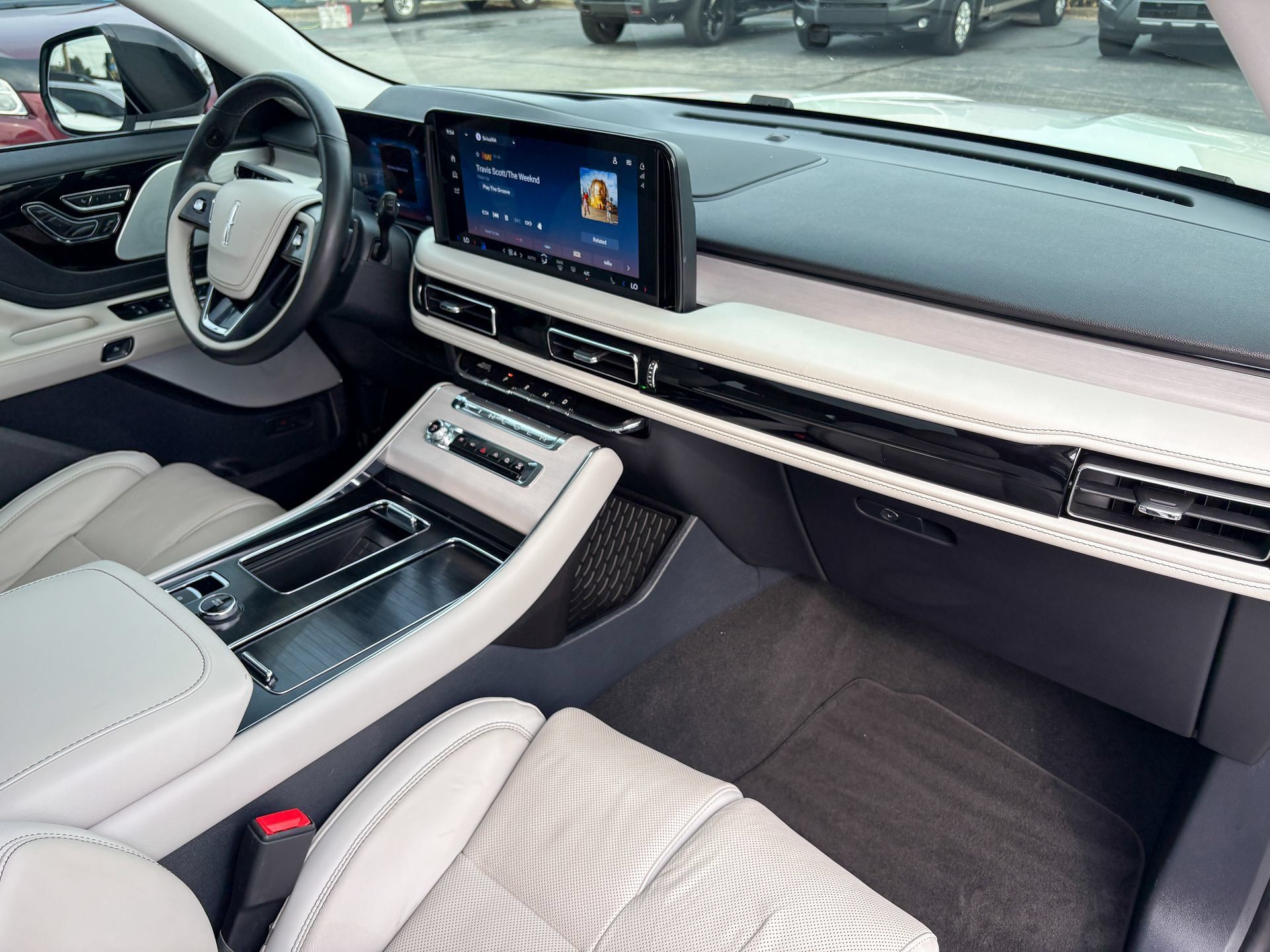 Used 2025 Lincoln Aviator Reserve w/ Luxury Package RWD image 30