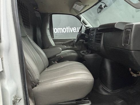 Used 2023 GMC Savana 2500 Extended RWD image 29