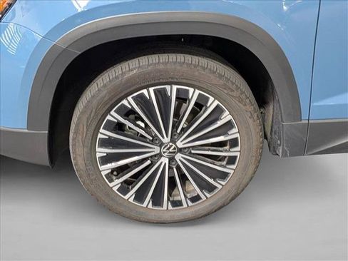 Used 2026 Volkswagen Taos SE FWD image 15