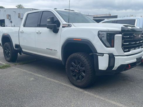 Used 2024 GMC Sierra 2500 AT4 w/ AT4 Premium Plus Package AWD/4WD image 2