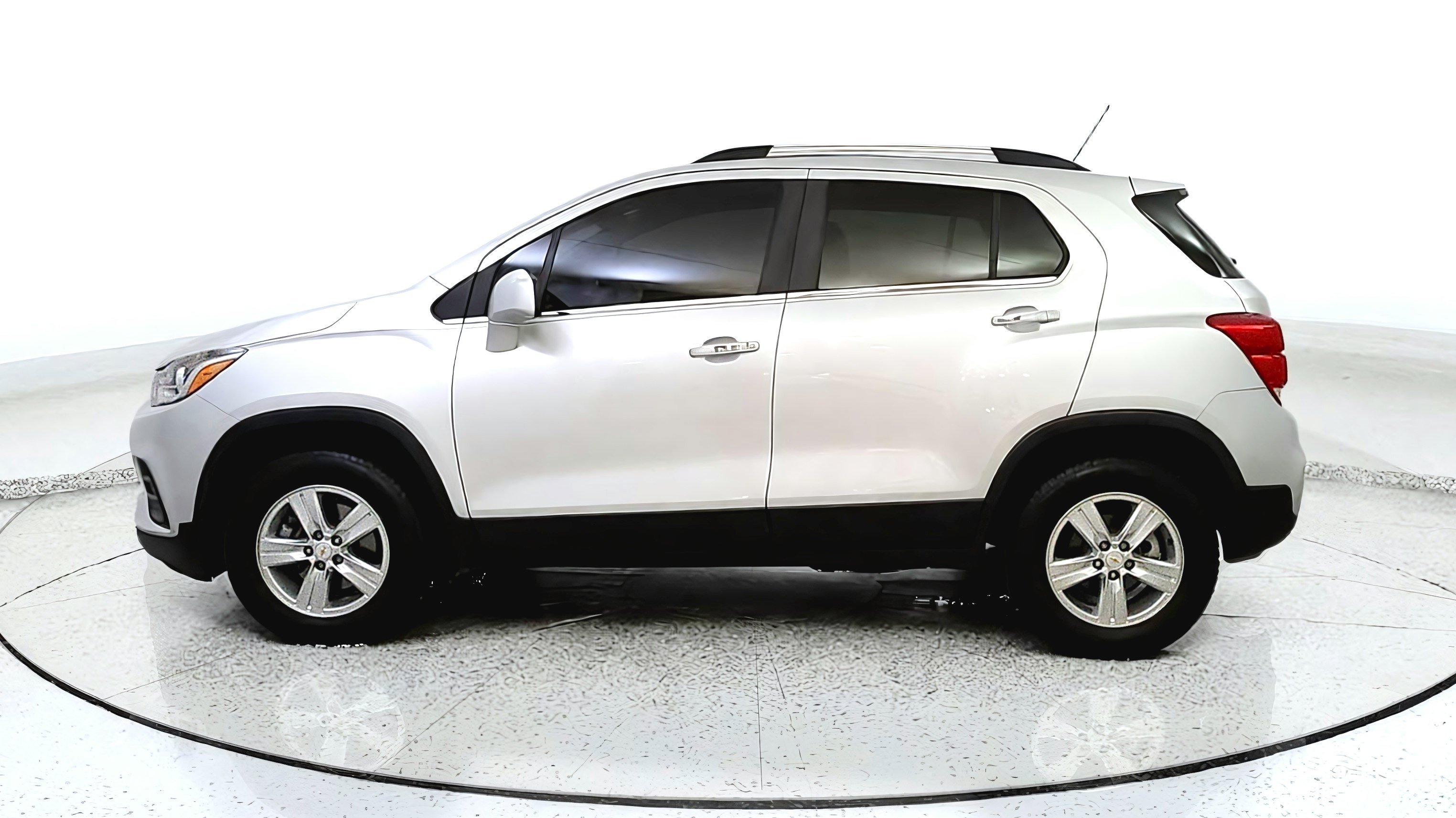Used 2019 Chevrolet Trax LT w/ LT Convenience Package AWD/4WD image 4