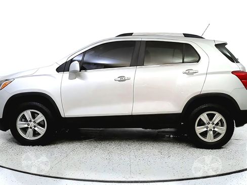 Used 2019 Chevrolet Trax LT w/ LT Convenience Package AWD/4WD image 4