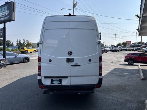 Used 2014 Mercedes-Benz Sprinter 2500 image 5